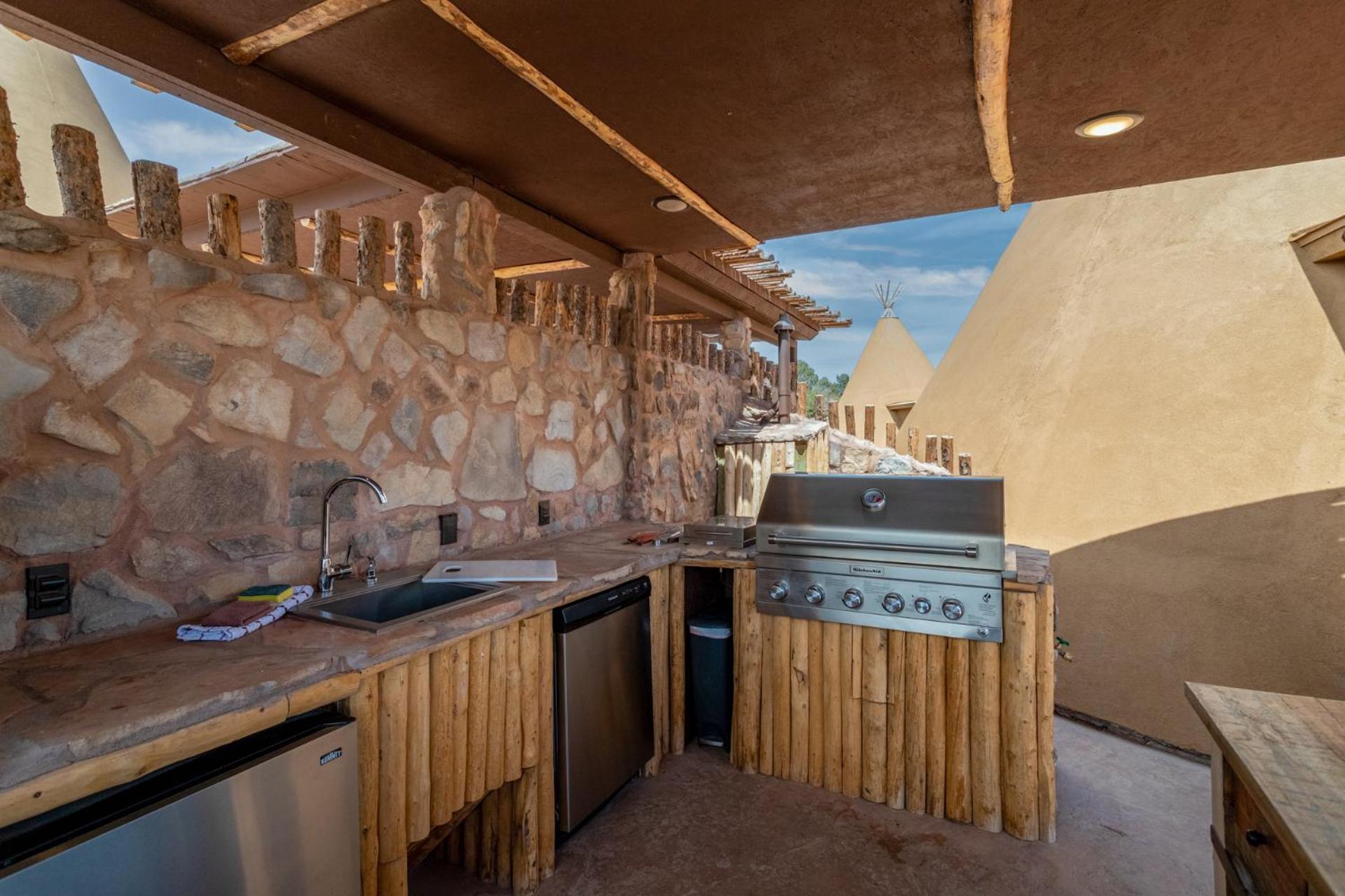 Zion White Bison Glamping & Rv Resort Virgin Exterior foto